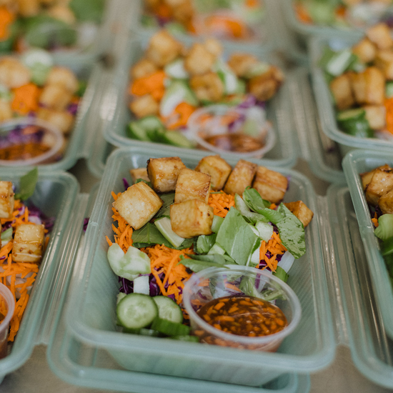 Chilli-garlic noodle bowl in reusable containers.